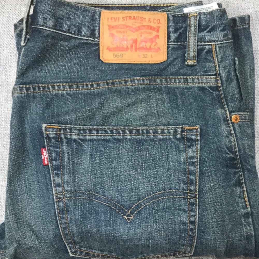 LEVI’S Men 569 Loose Shorts 32 W